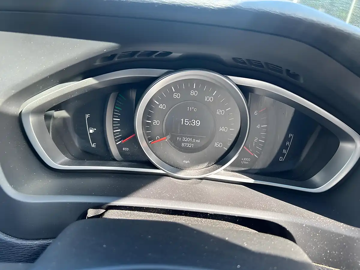 Used 2013 Volvo V40 Cross Country Lux White - Interior and Exterior details 9