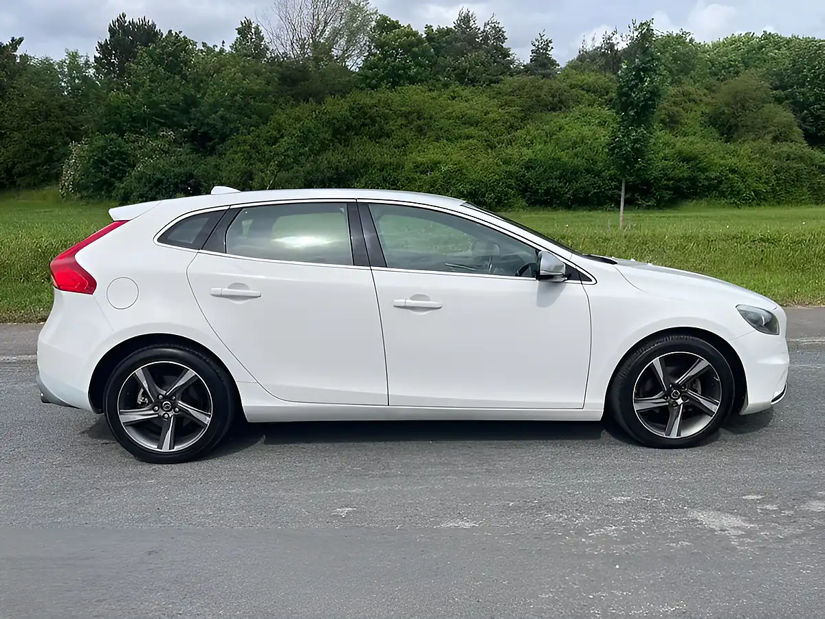 Used 2013 Volvo V40 R-Design Ice White - Front View
