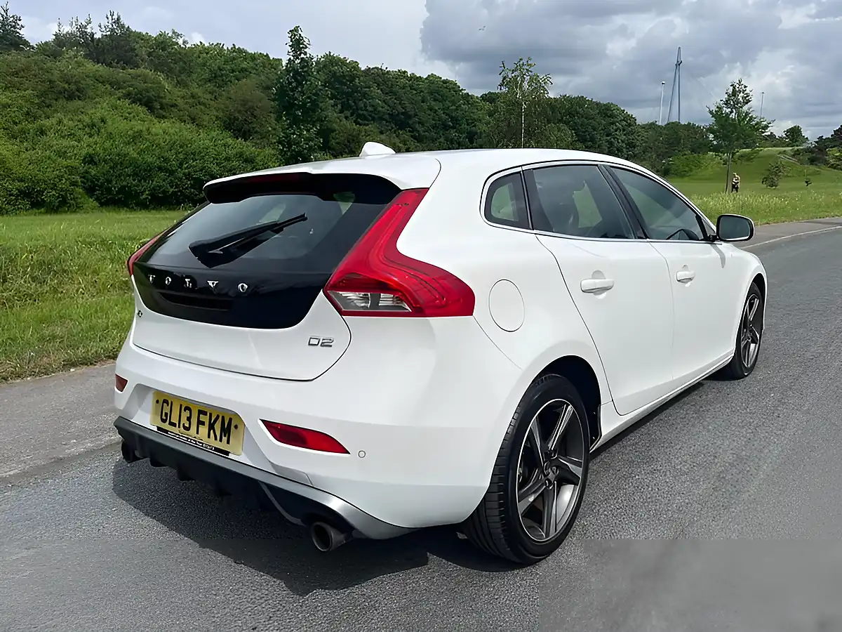 Used 2013 Volvo V40 R-Design Ice White - Interior and Exterior details 2