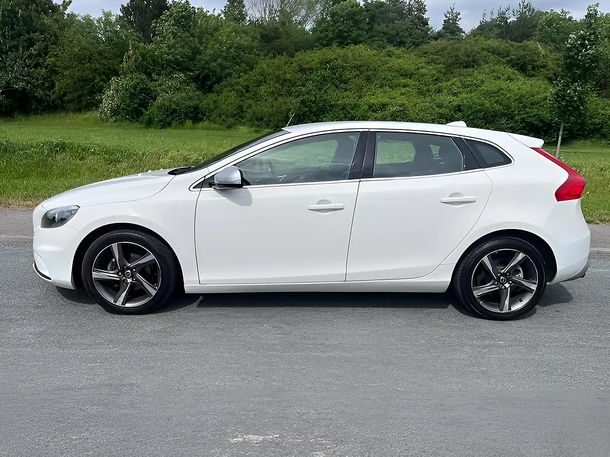 Used 2013 Volvo V40 R-Design Ice White - Interior and Exterior details 4