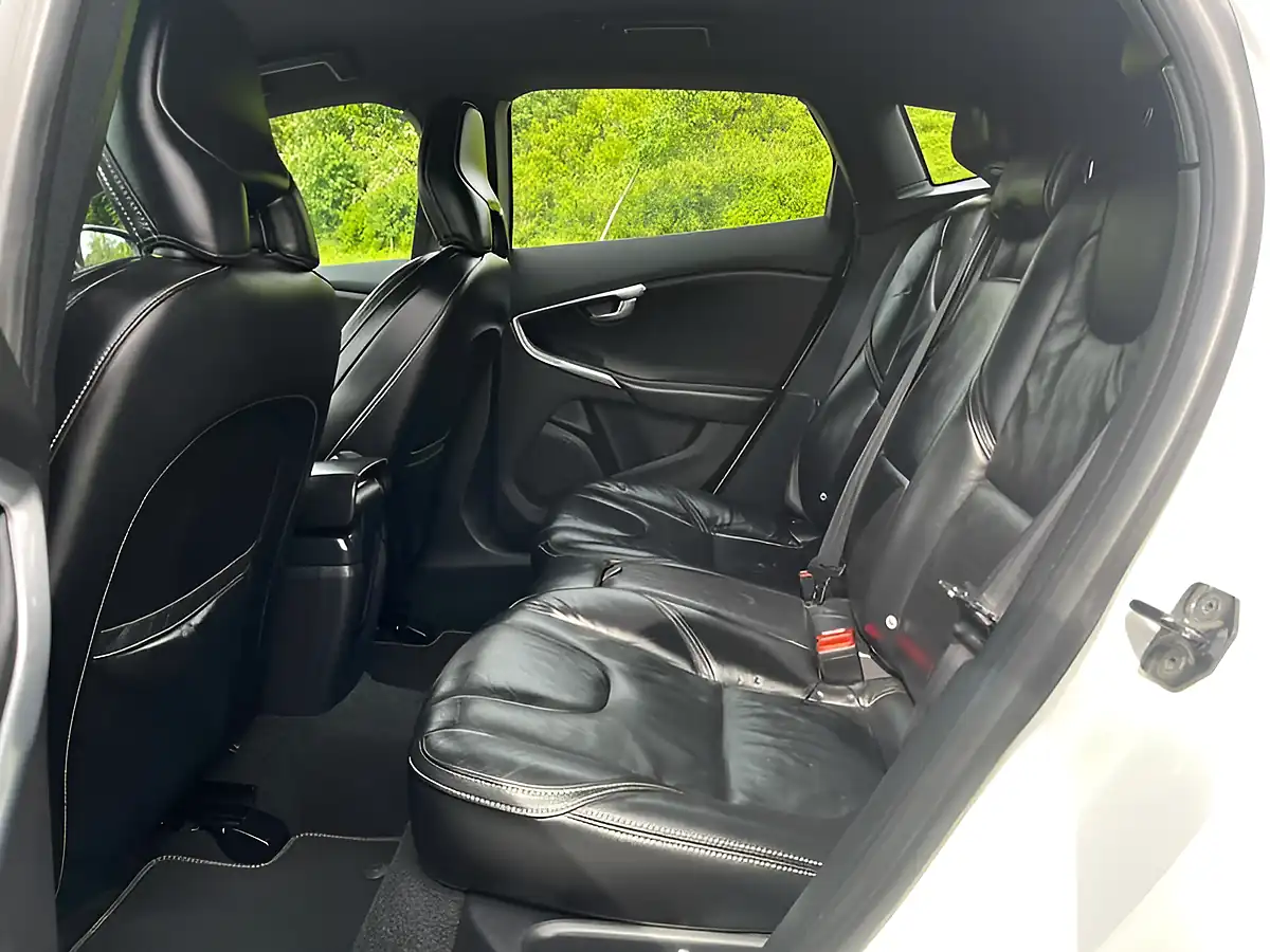 Used 2013 Volvo V40 R-Design Ice White - Interior and Exterior details 7