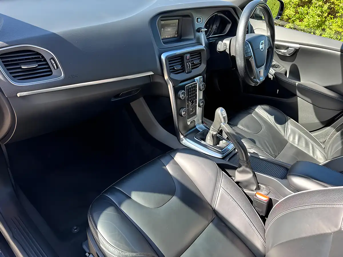 Used 2013 Volvo V40 R-Design Lux Black - Interior and Exterior details 10