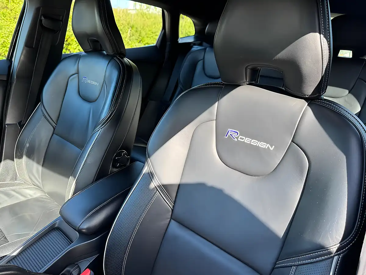 Used 2013 Volvo V40 R-Design Lux Black - Interior and Exterior details 11