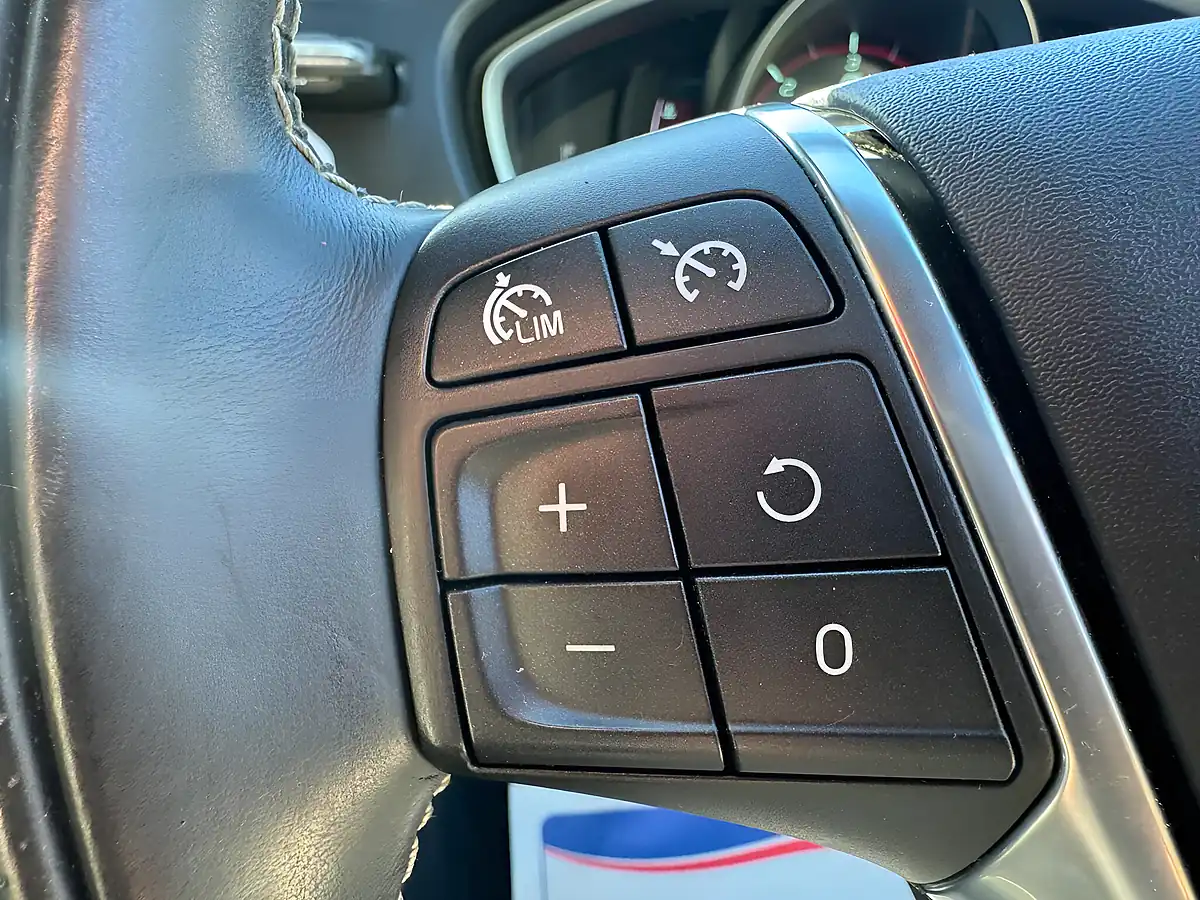Used 2013 Volvo V40 R-Design Lux Black - Interior and Exterior details 15