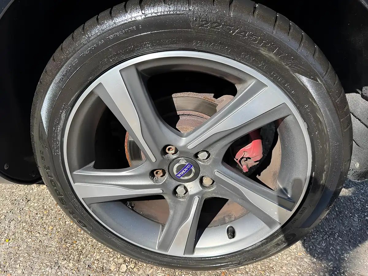 Used 2013 Volvo V40 R-Design Lux Black - Interior and Exterior details 17