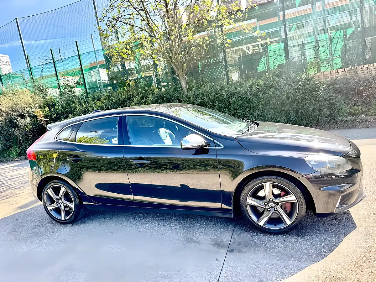 Used 2013 Volvo V40 R-Design Lux Black - Interior and Exterior details 8