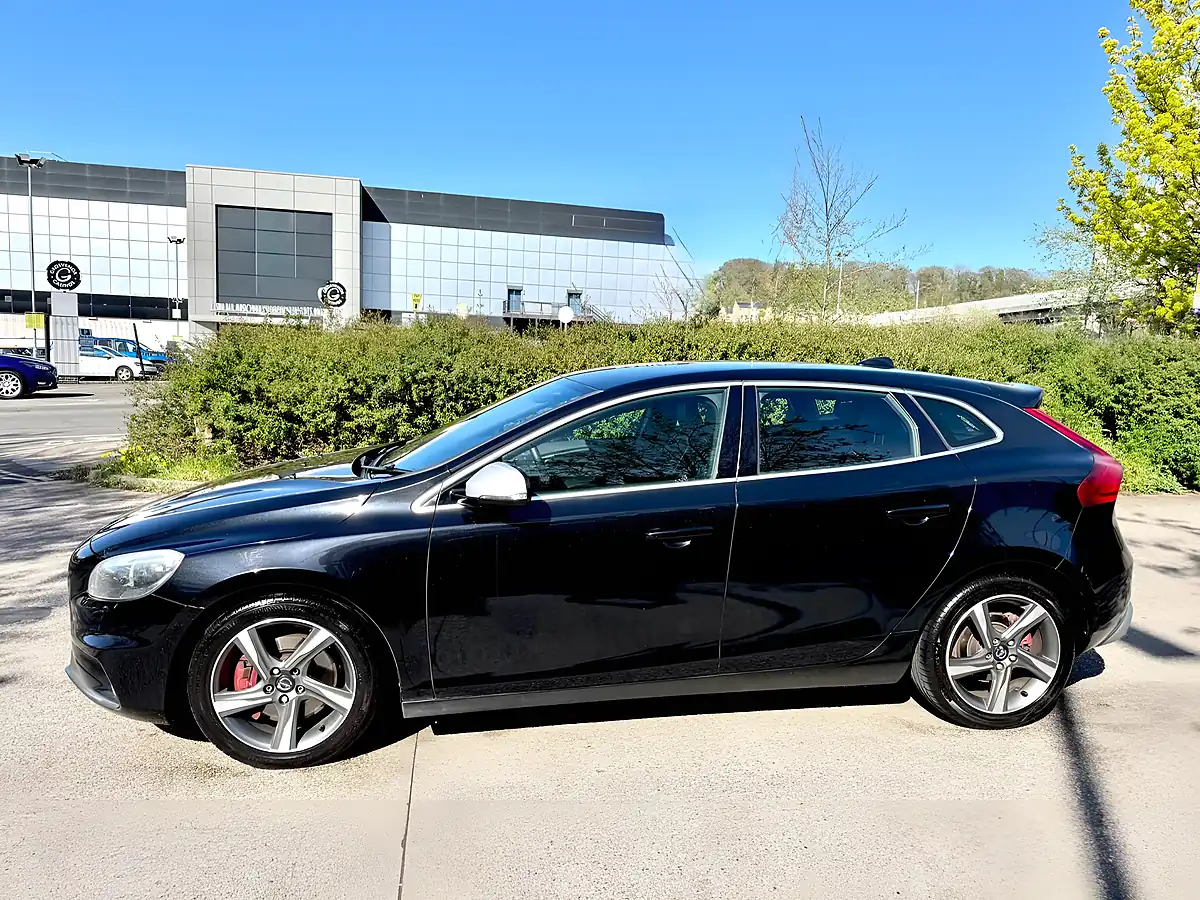 Used 2013 Volvo V40 R-Design Lux Black - Interior and Exterior details 9