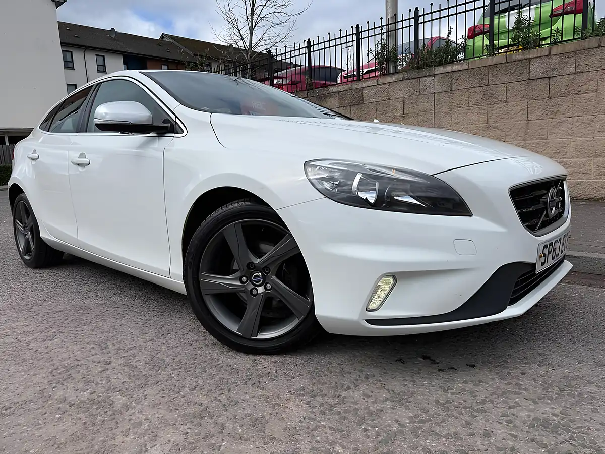 Used 2013 Volvo V40 R-Design White - Front View