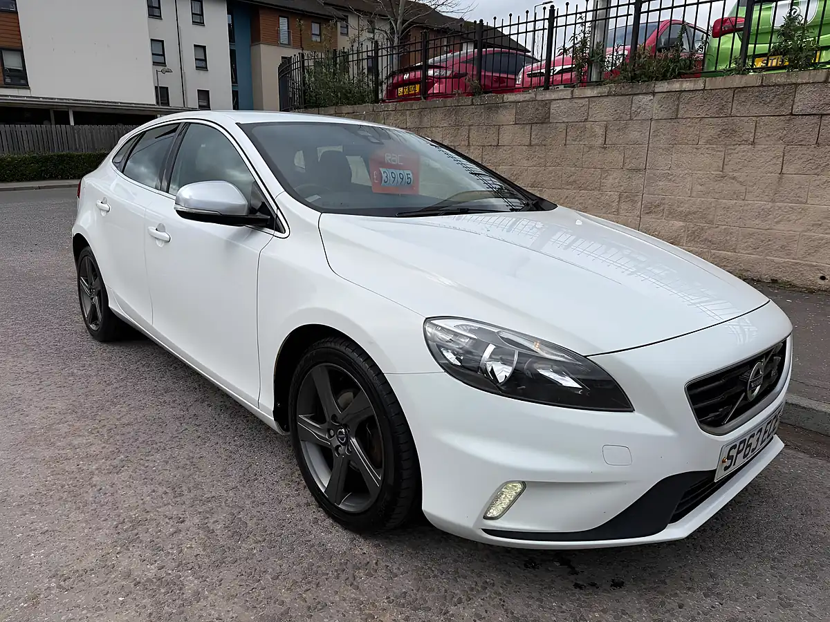 Used 2013 Volvo V40 R-Design White - Interior and Exterior details 3