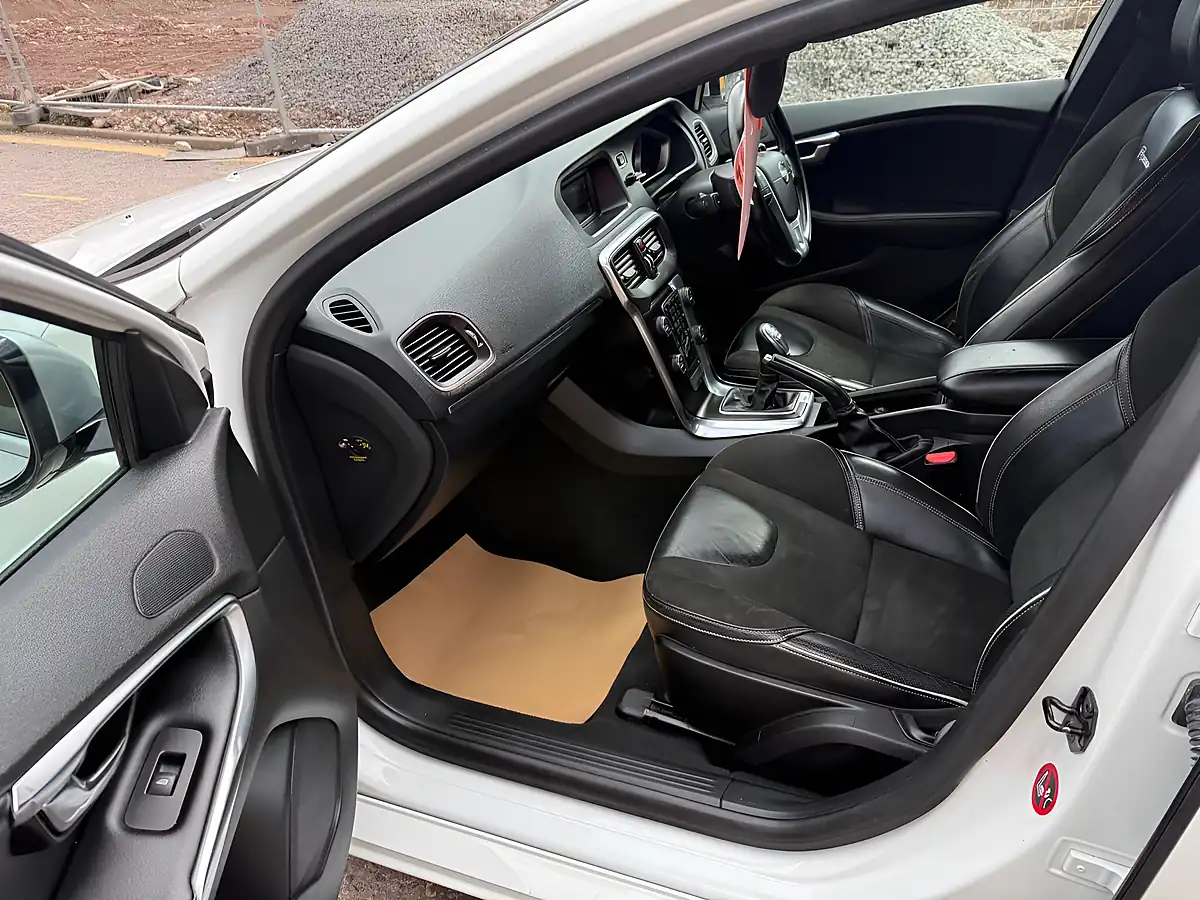 Used 2013 Volvo V40 R-Design White - Interior and Exterior details 6
