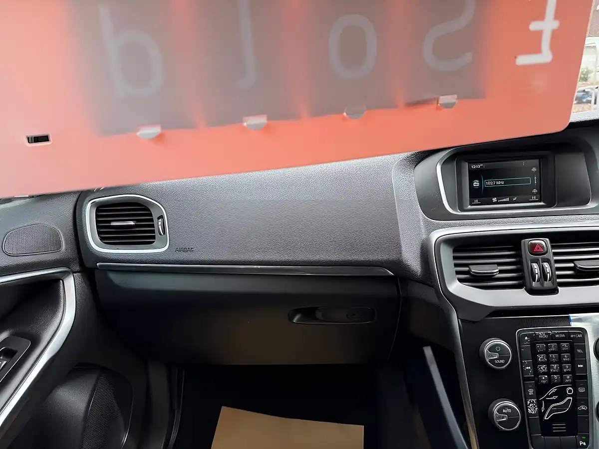 Used 2013 Volvo V40 R-Design White - Interior and Exterior details 9