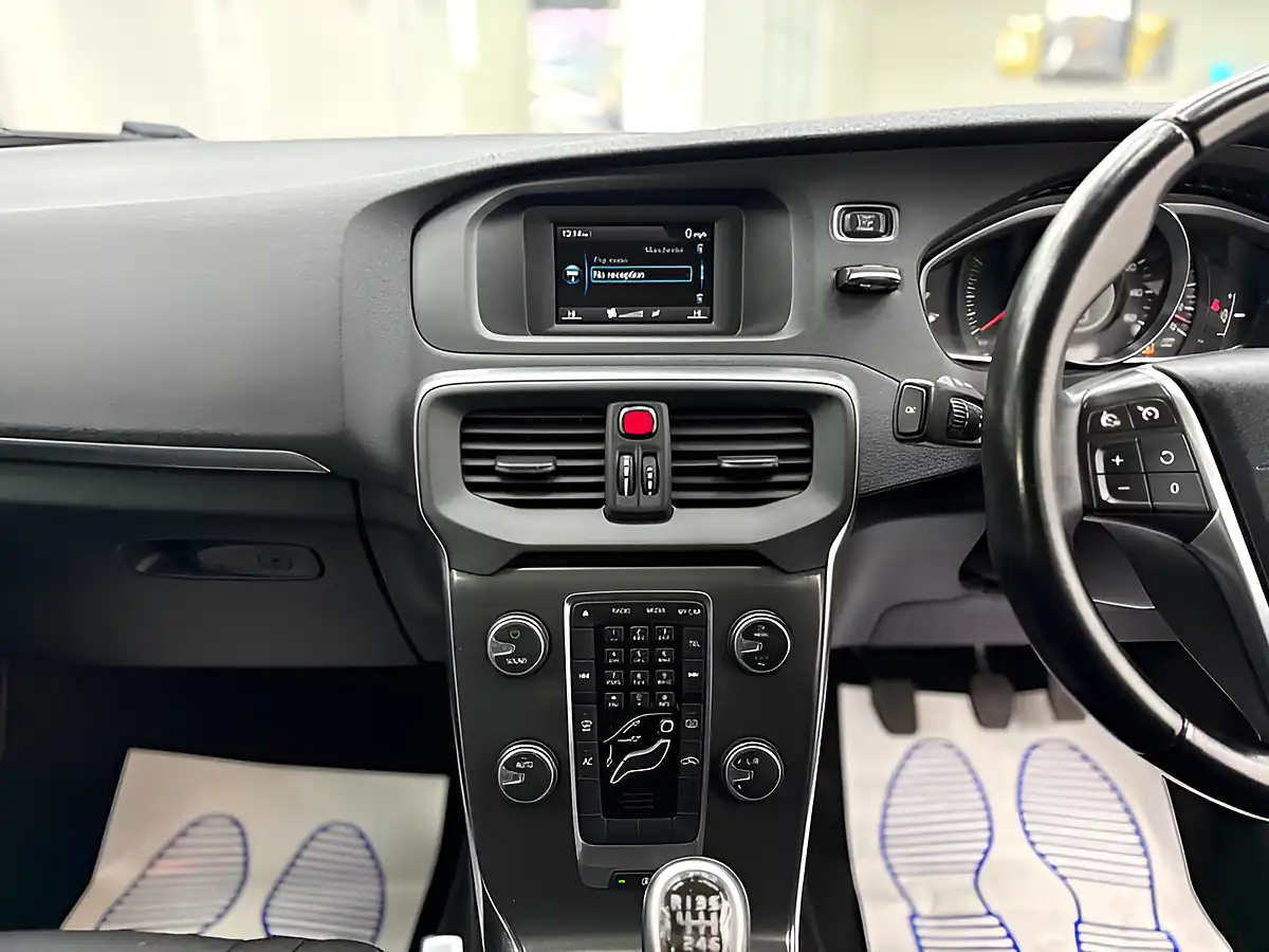 Used 2013 Volvo V40 Se Blue - Interior and Exterior details 10
