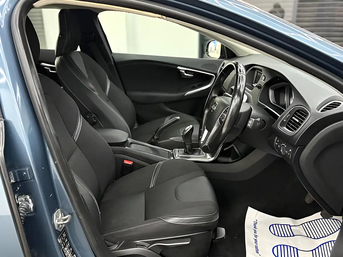 Used 2013 Volvo V40 Se Blue - Interior and Exterior details 11