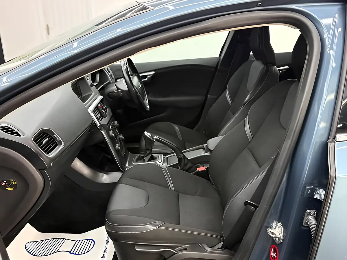Used 2013 Volvo V40 Se Blue - Interior and Exterior details 15