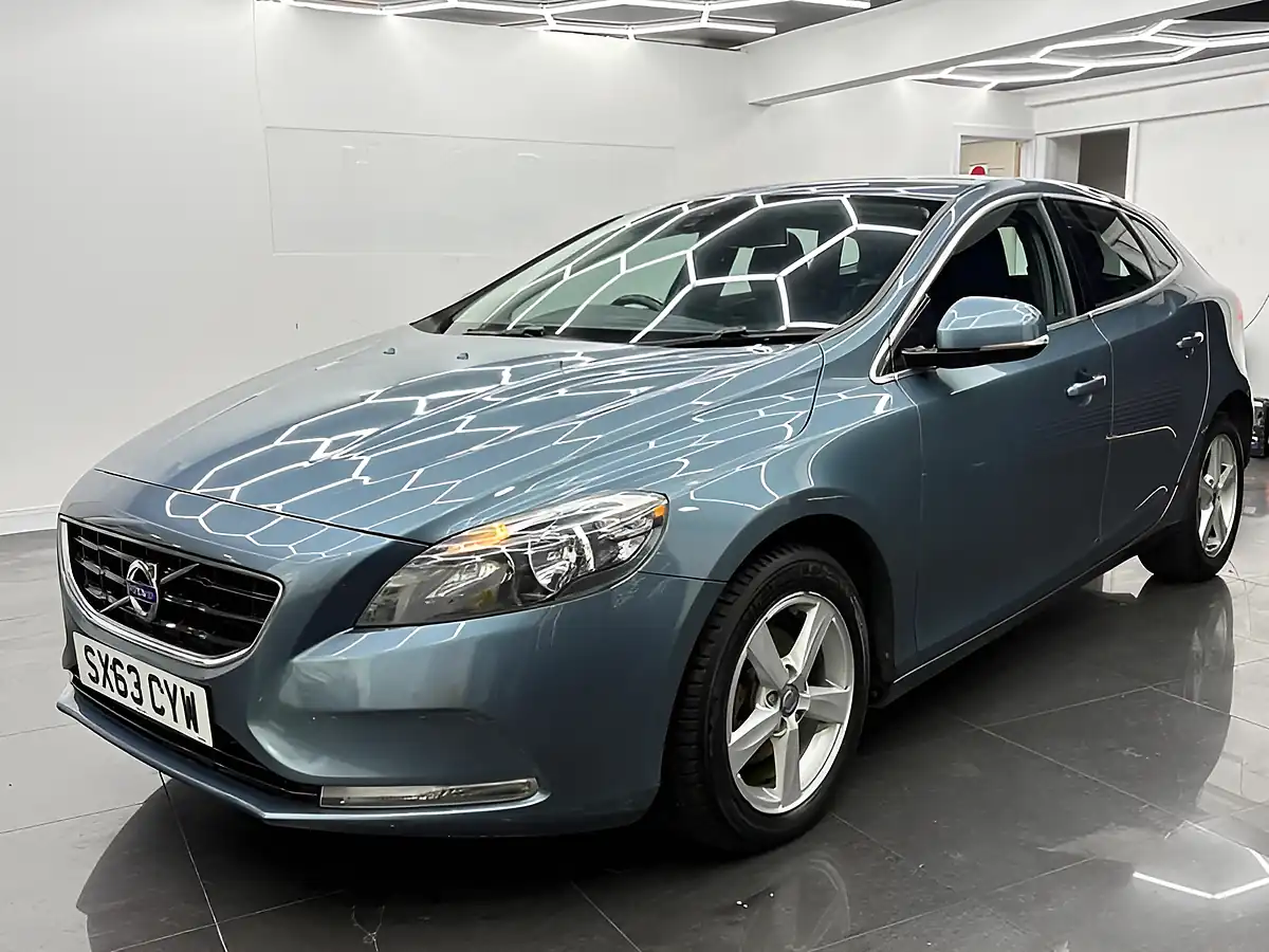 Used 2013 Volvo V40 Se Blue - Interior and Exterior details 3