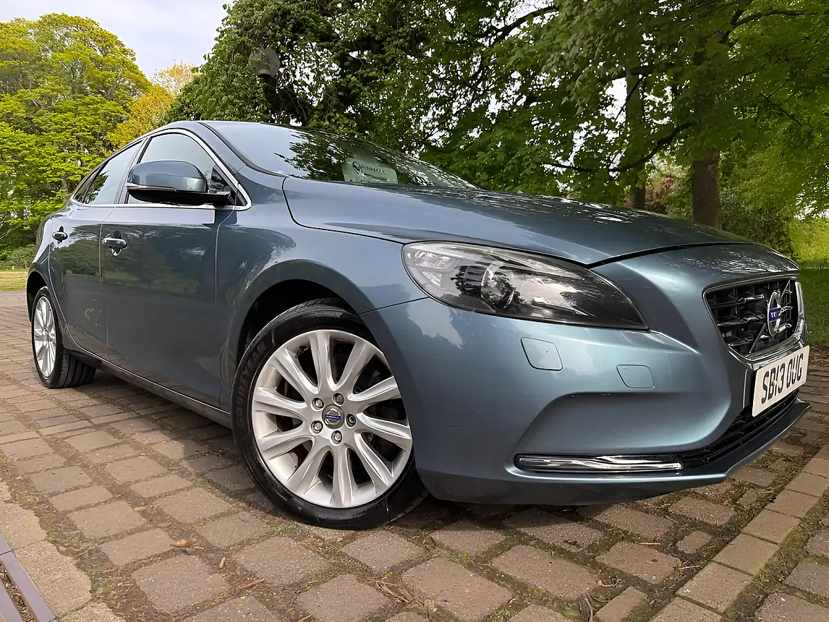 Used 2013 Volvo V40 Se Lux Blue - Front View