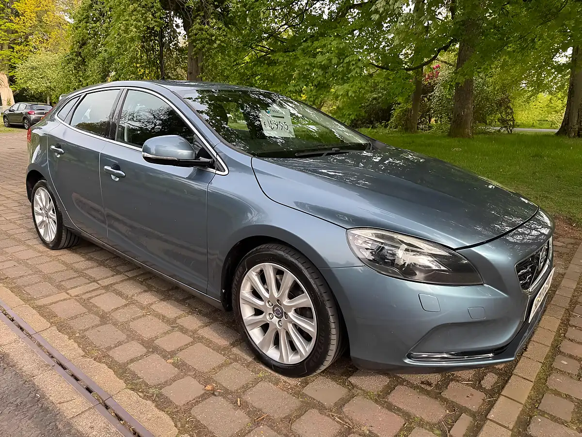 Used 2013 Volvo V40 Se Lux Blue - Interior and Exterior details 10