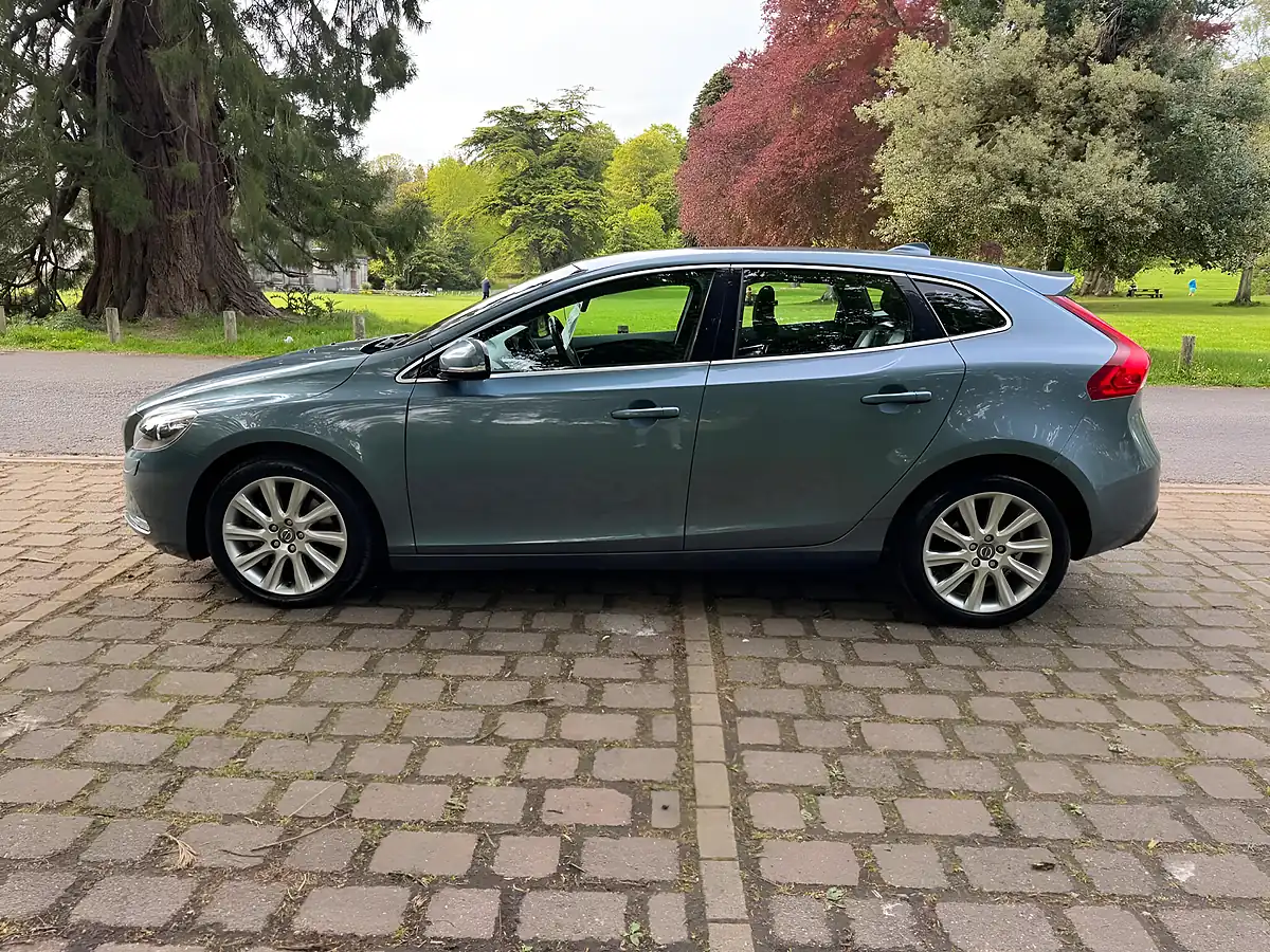 Used 2013 Volvo V40 Se Lux Blue - Interior and Exterior details 16