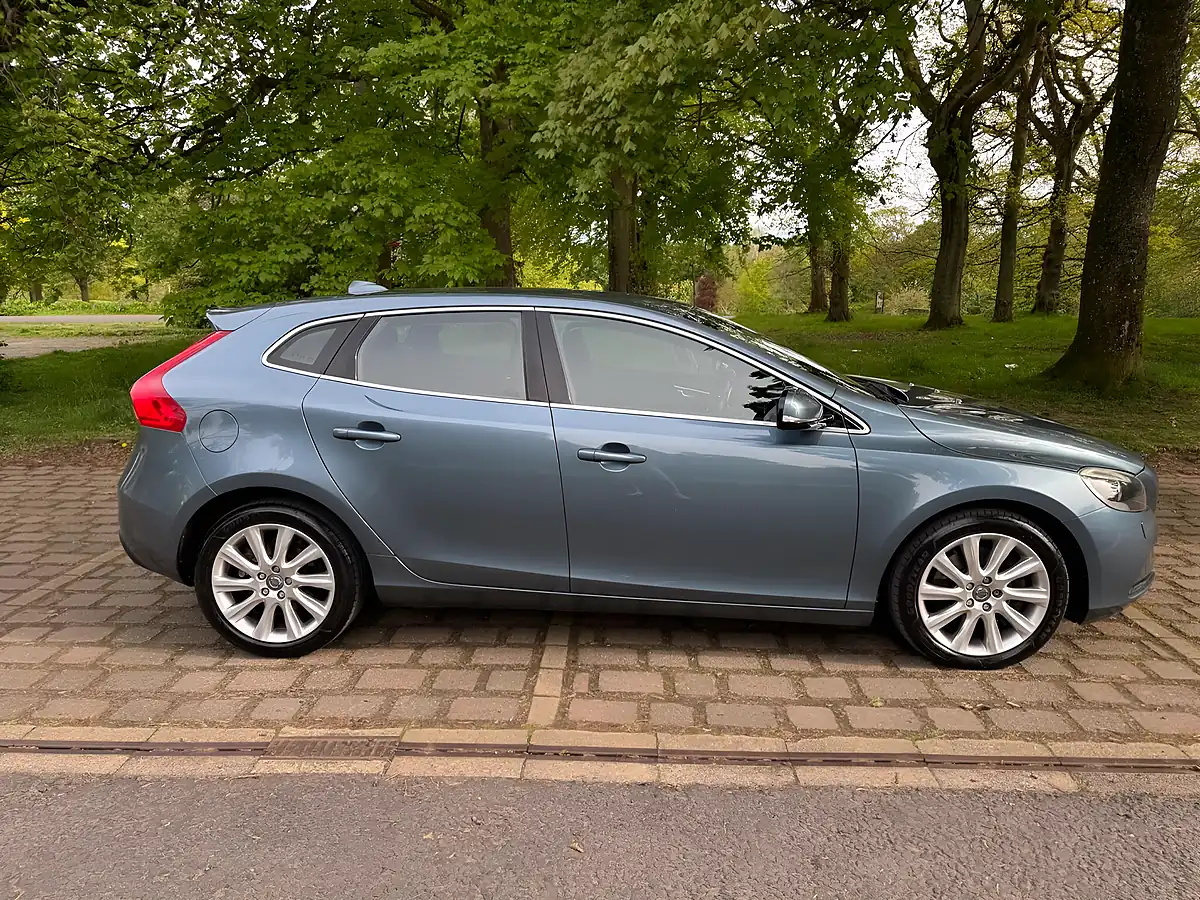 Used 2013 Volvo V40 Se Lux Blue - Interior and Exterior details 7