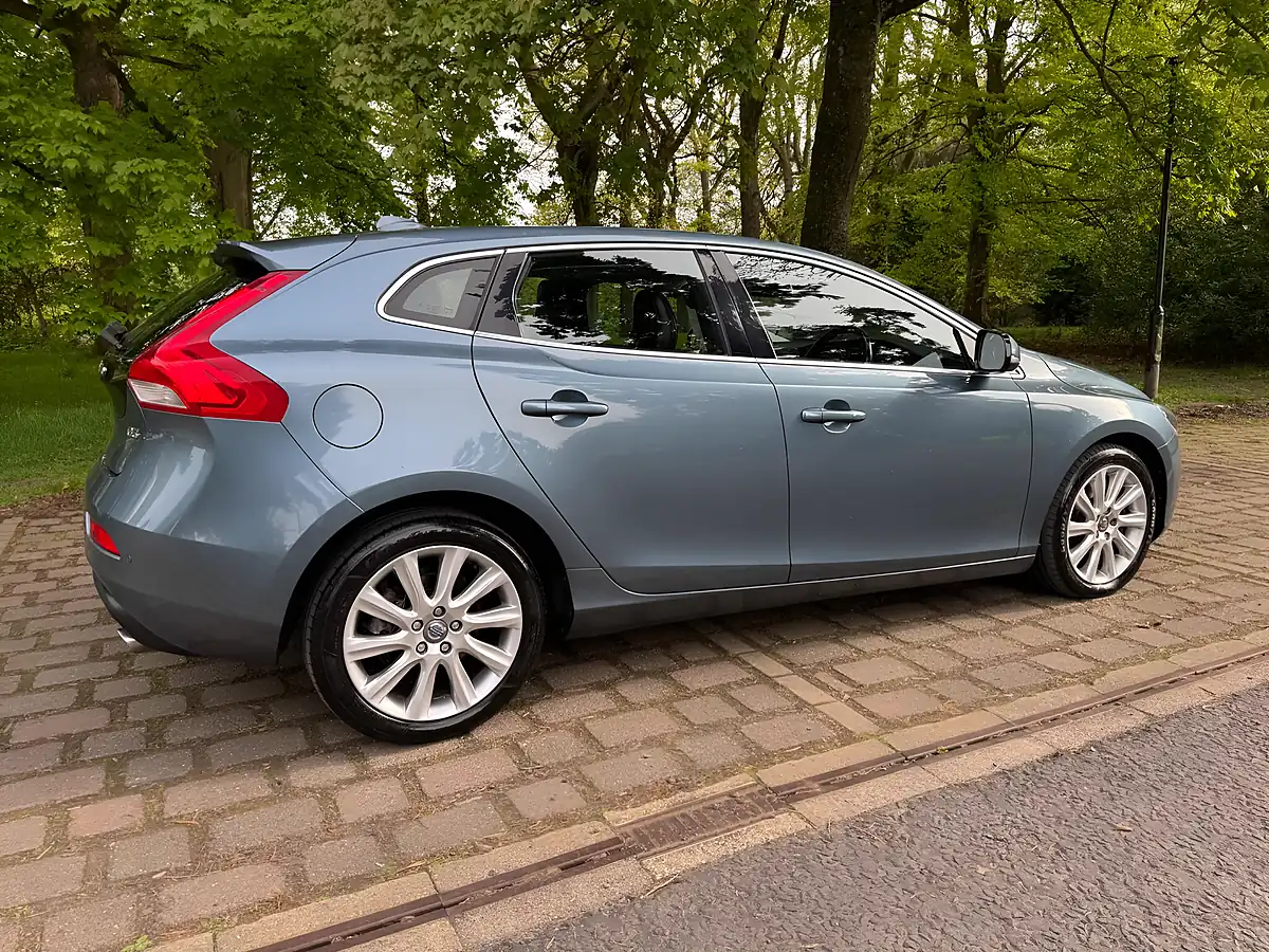 Used 2013 Volvo V40 Se Lux Blue - Interior and Exterior details 8