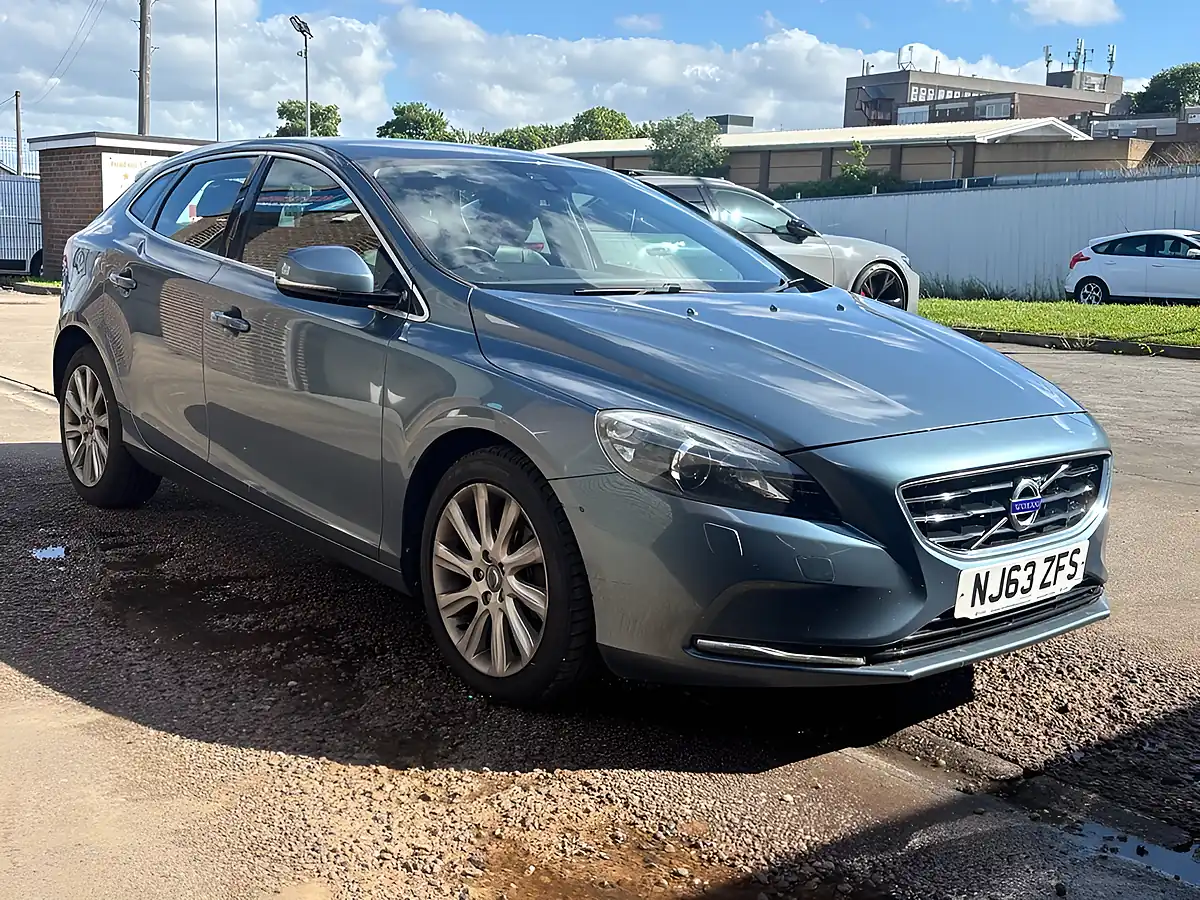 Used 2013 Volvo V40 Se Lux Nav Blue - Front View