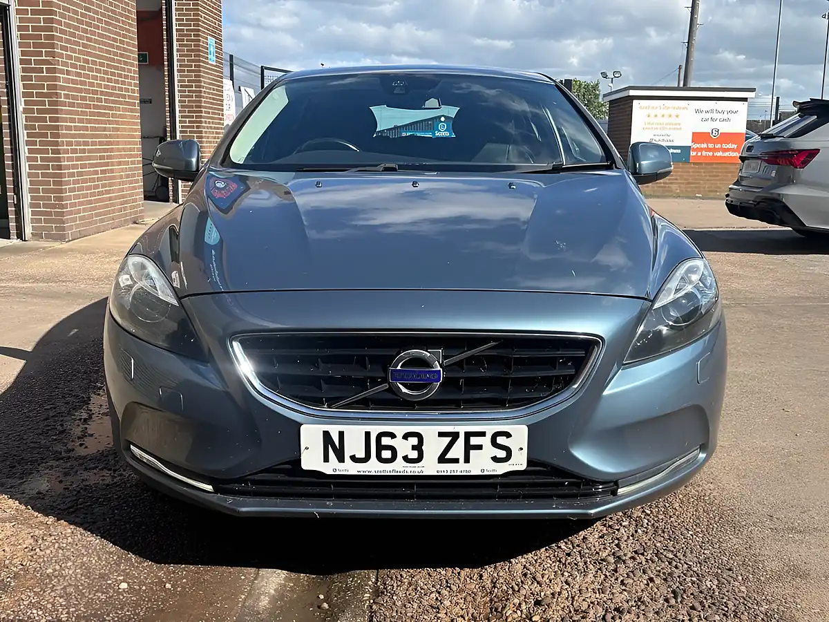 Used 2013 Volvo V40 Se Lux Nav Blue - Interior and Exterior details 2