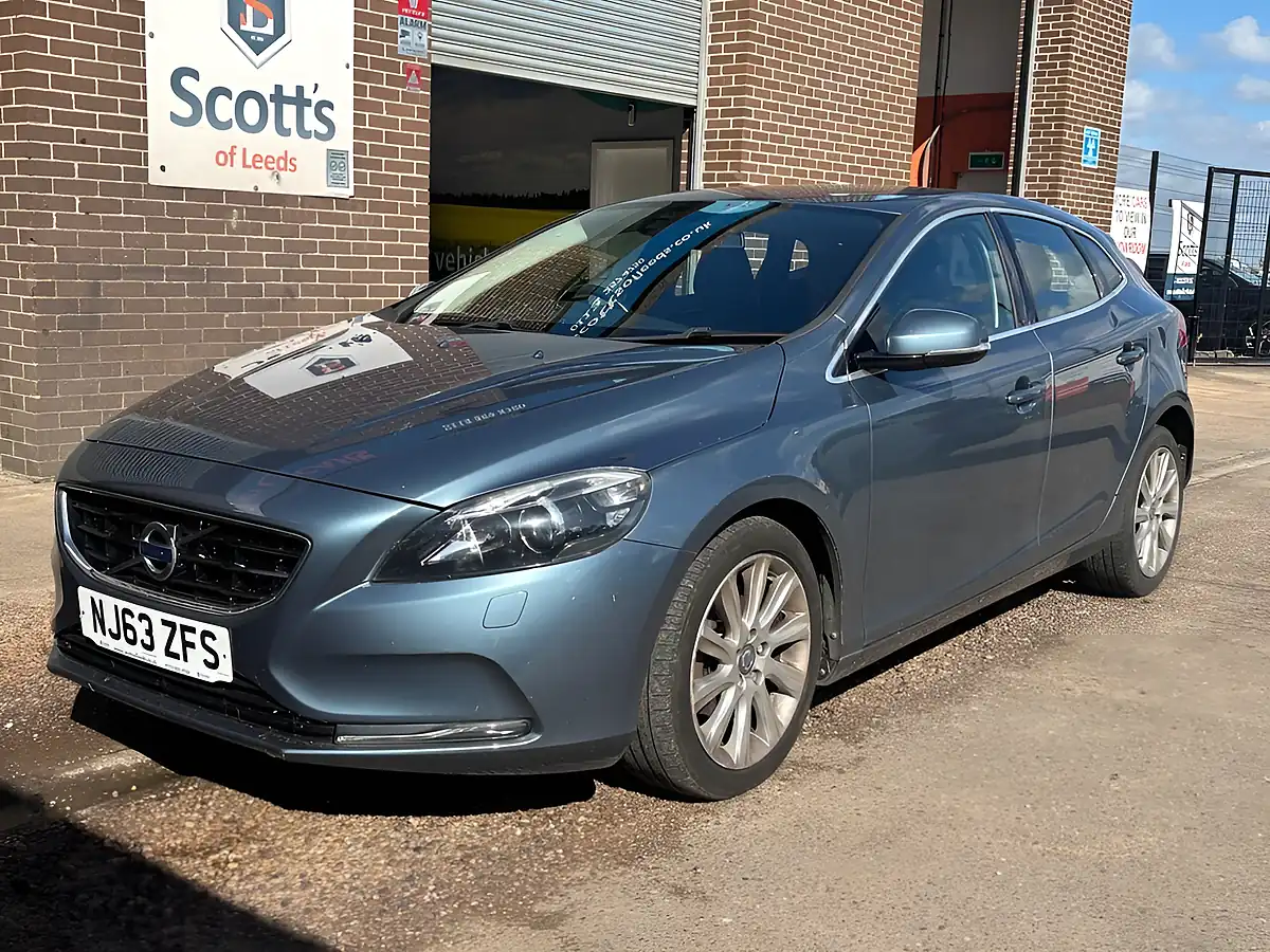 Used 2013 Volvo V40 Se Lux Nav Blue - Interior and Exterior details 3