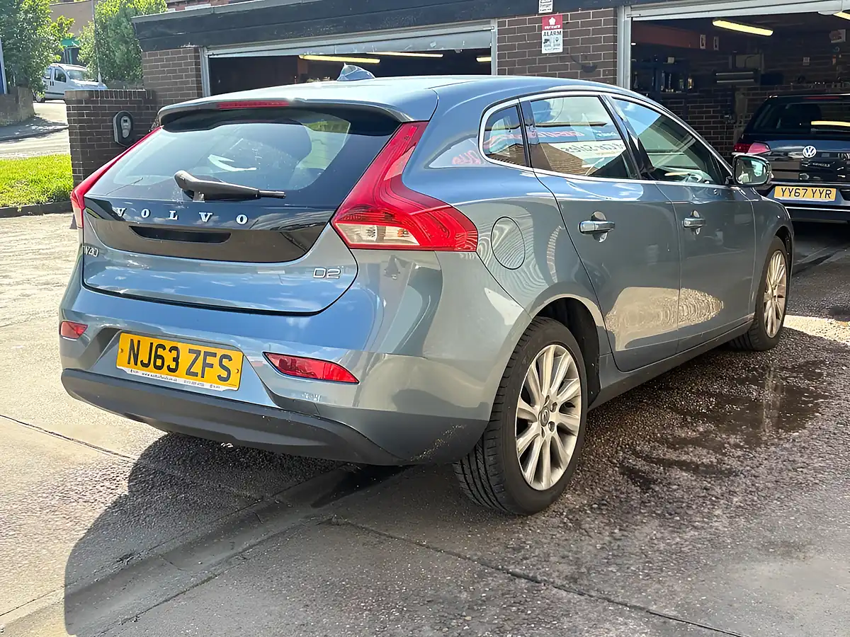 Used 2013 Volvo V40 Se Lux Nav Blue - Interior and Exterior details 7