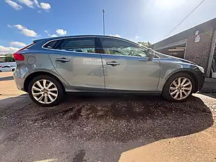 Used 2013 Volvo V40 Se Lux Nav Blue - Interior and Exterior details 8