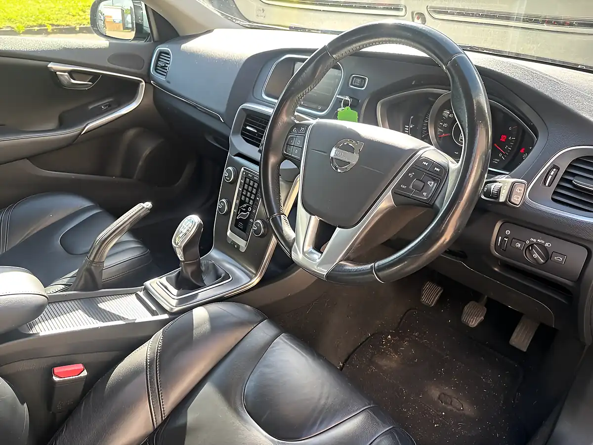 Used 2013 Volvo V40 Se Lux Nav Blue - Interior and Exterior details 9