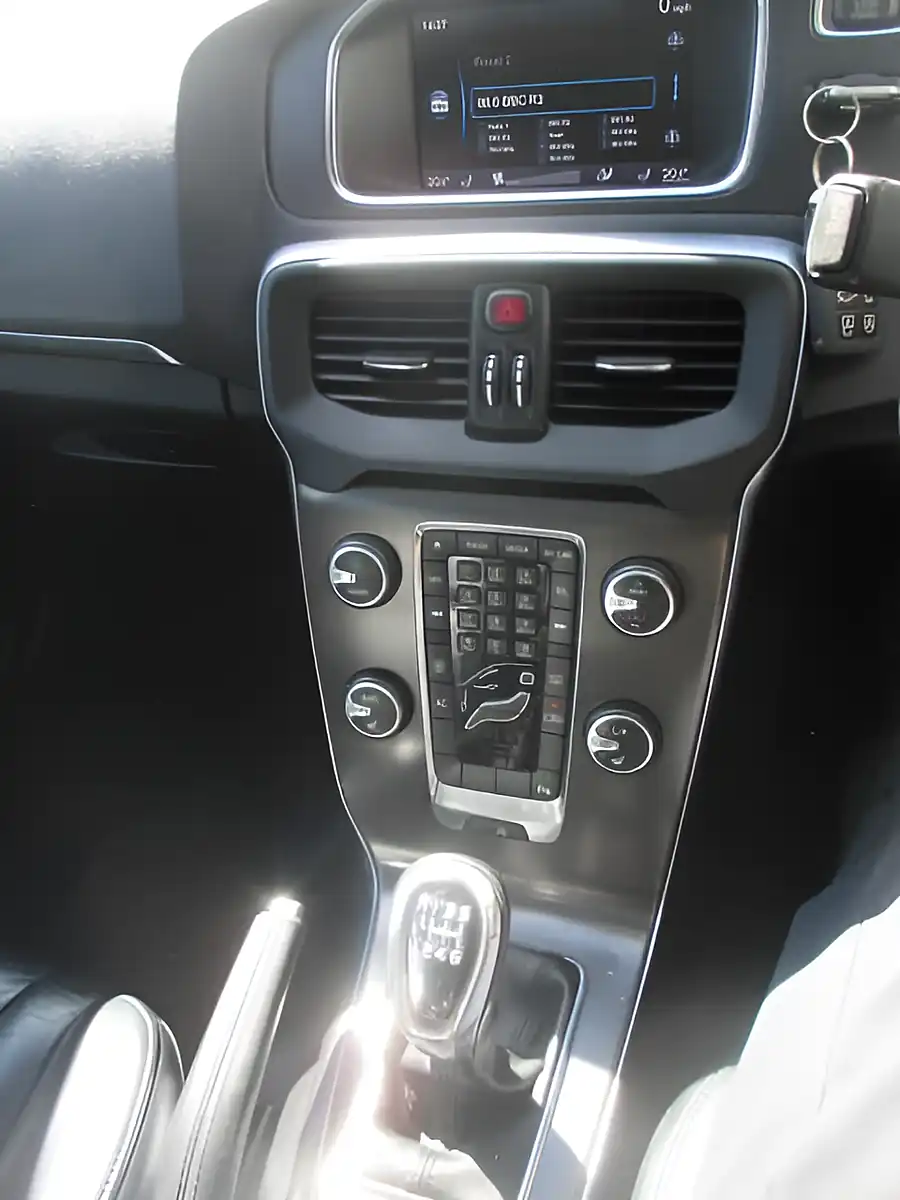 Used 2013 Volvo V40 Se Lux Nav Silver - Interior and Exterior details 10