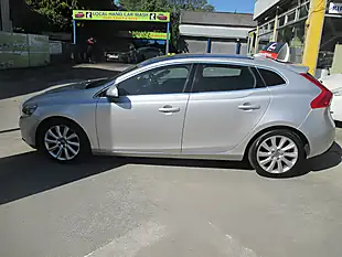 Used 2013 Volvo V40 Se Lux Nav Silver - Interior and Exterior details 4