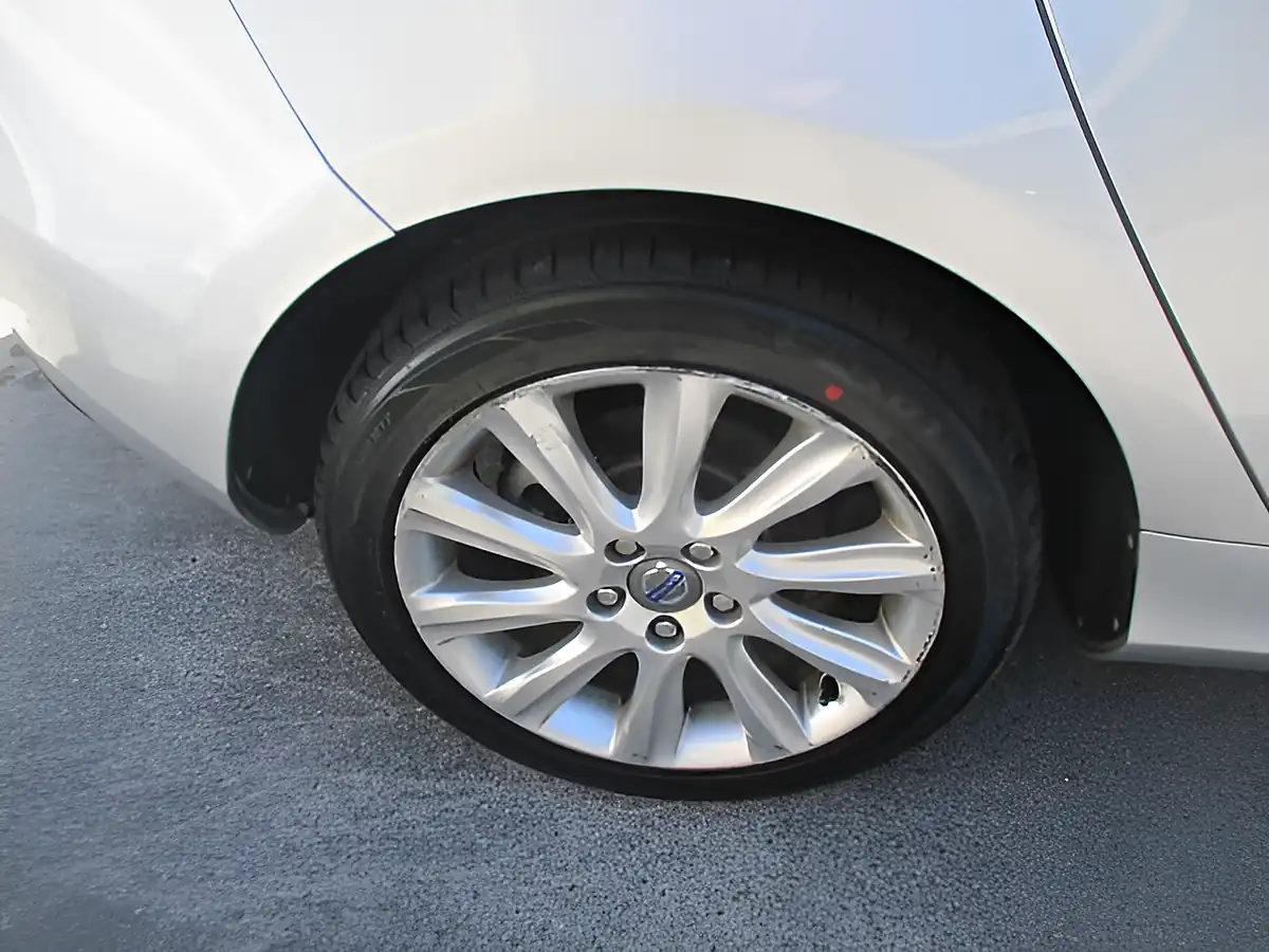 Used 2013 Volvo V40 Se Lux Nav Silver - Interior and Exterior details 6
