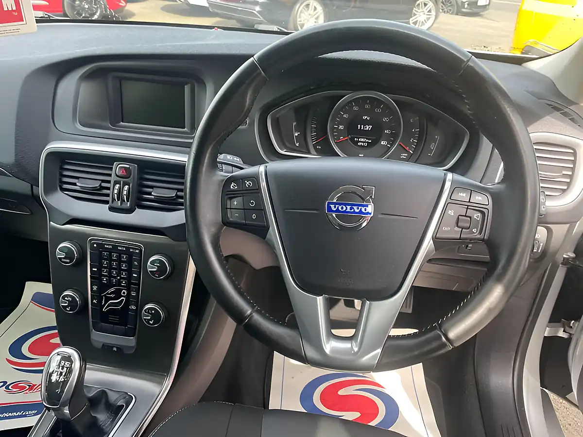 Used 2013 Volvo V40 Se Silver - Interior and Exterior details 12