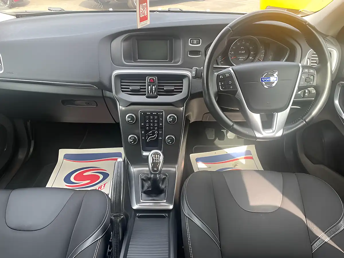 Used 2013 Volvo V40 Se Silver - Interior and Exterior details 14