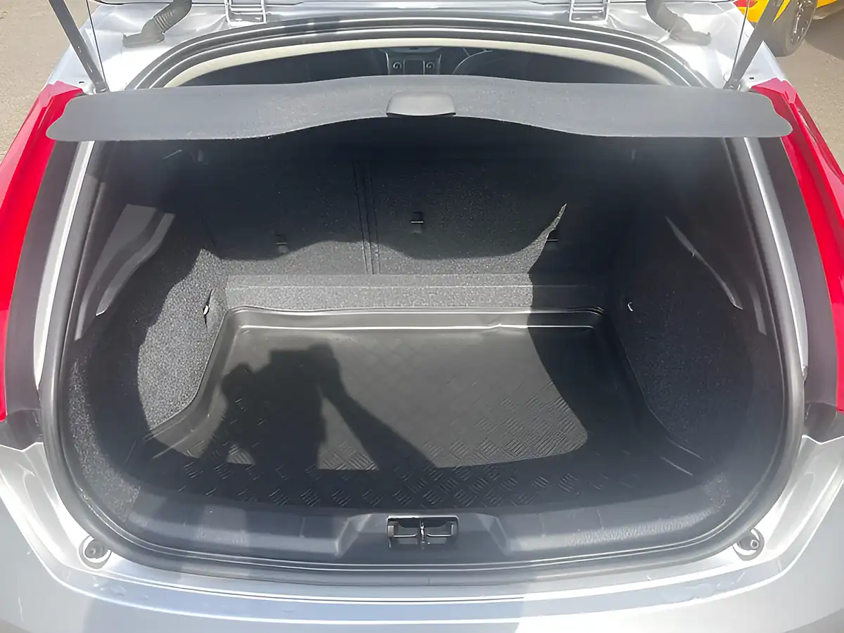 Used 2013 Volvo V40 Se Silver - Interior and Exterior details 15