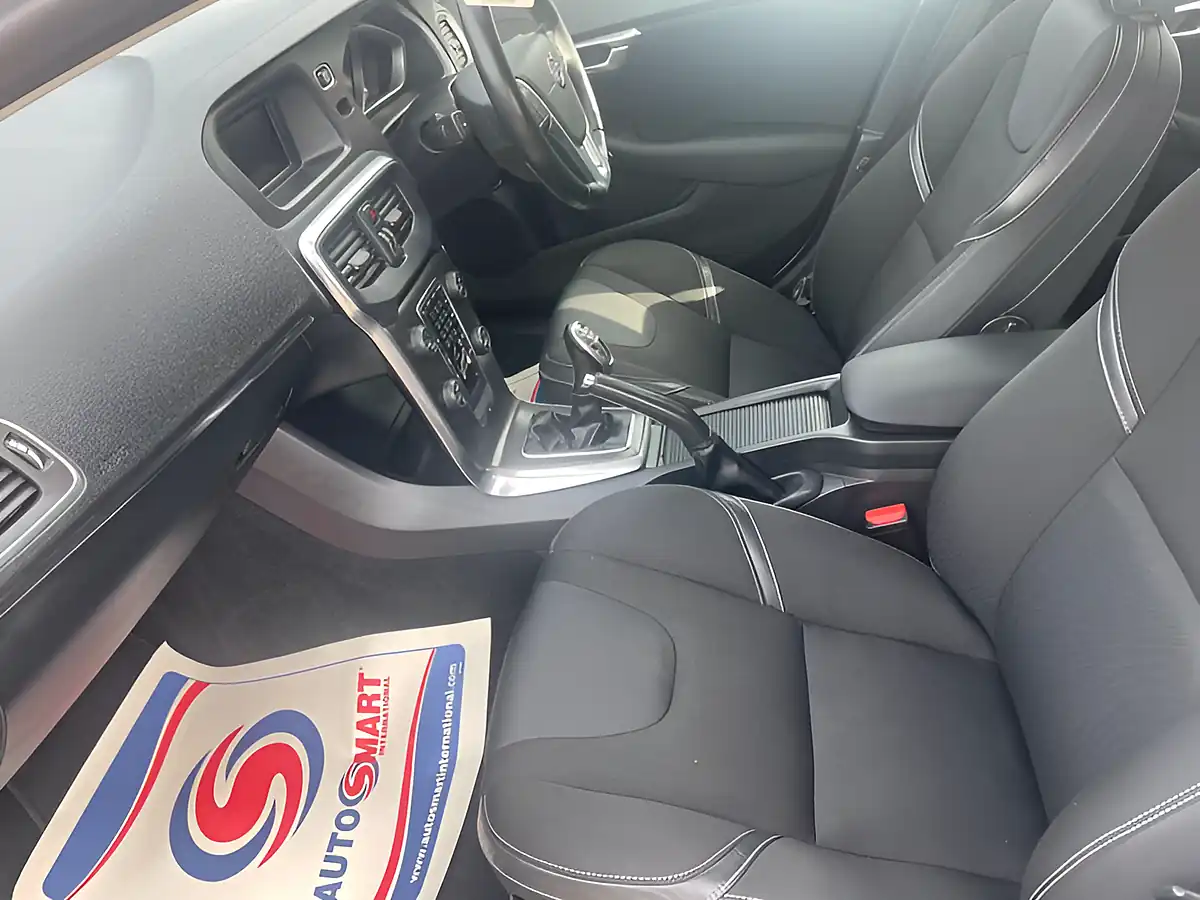 Used 2013 Volvo V40 Se Silver - Interior and Exterior details 17