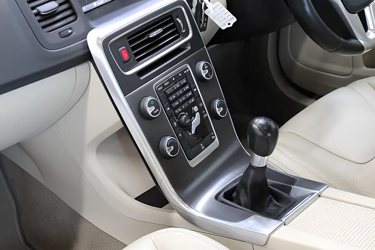 Used 2013 Volvo V60 Se Lux Blue - Interior and Exterior details 15
