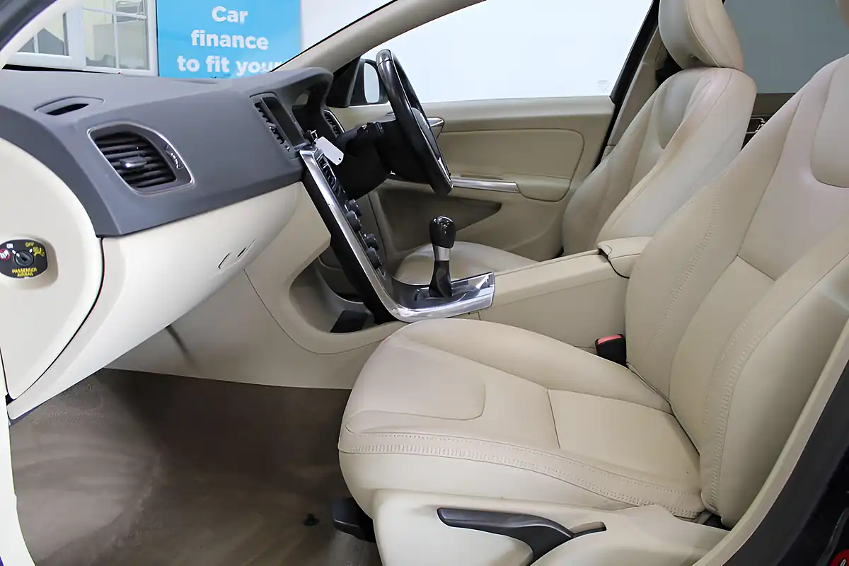Used 2013 Volvo V60 Se Lux Nav Grey - Interior and Exterior details 15