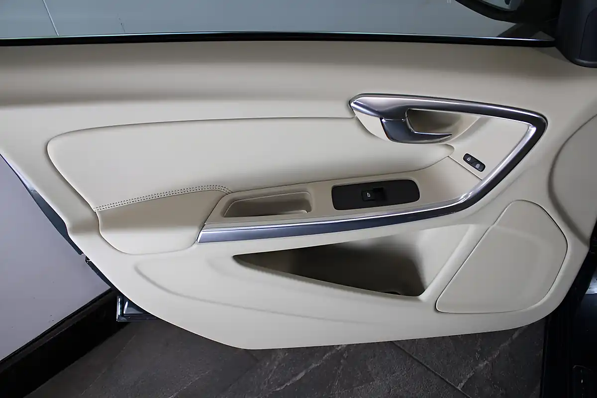 Used 2013 Volvo V60 Se Lux Nav Grey - Interior and Exterior details 16