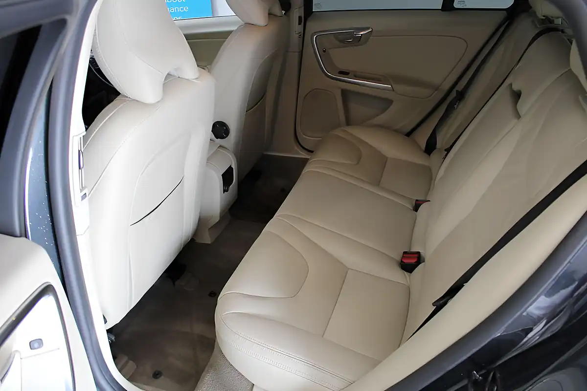 Used 2013 Volvo V60 Se Lux Nav Grey - Interior and Exterior details 17