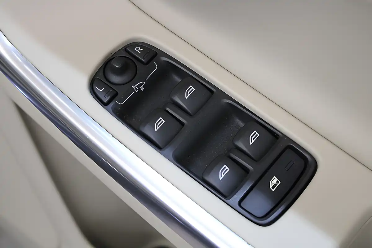 Used 2013 Volvo V60 Se Lux Nav Grey - Interior and Exterior details 18