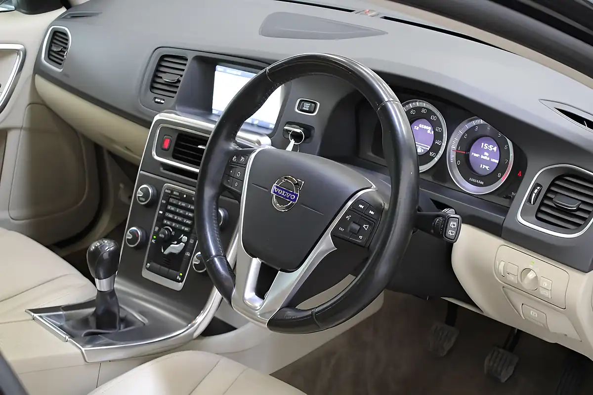 Used 2013 Volvo V60 Se Lux Nav Grey - Interior and Exterior details 19