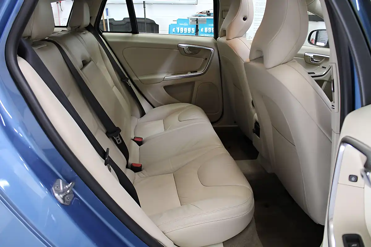 Used 2013 Volvo V60 Se Lux Nav Power Blue - Interior and Exterior details 13