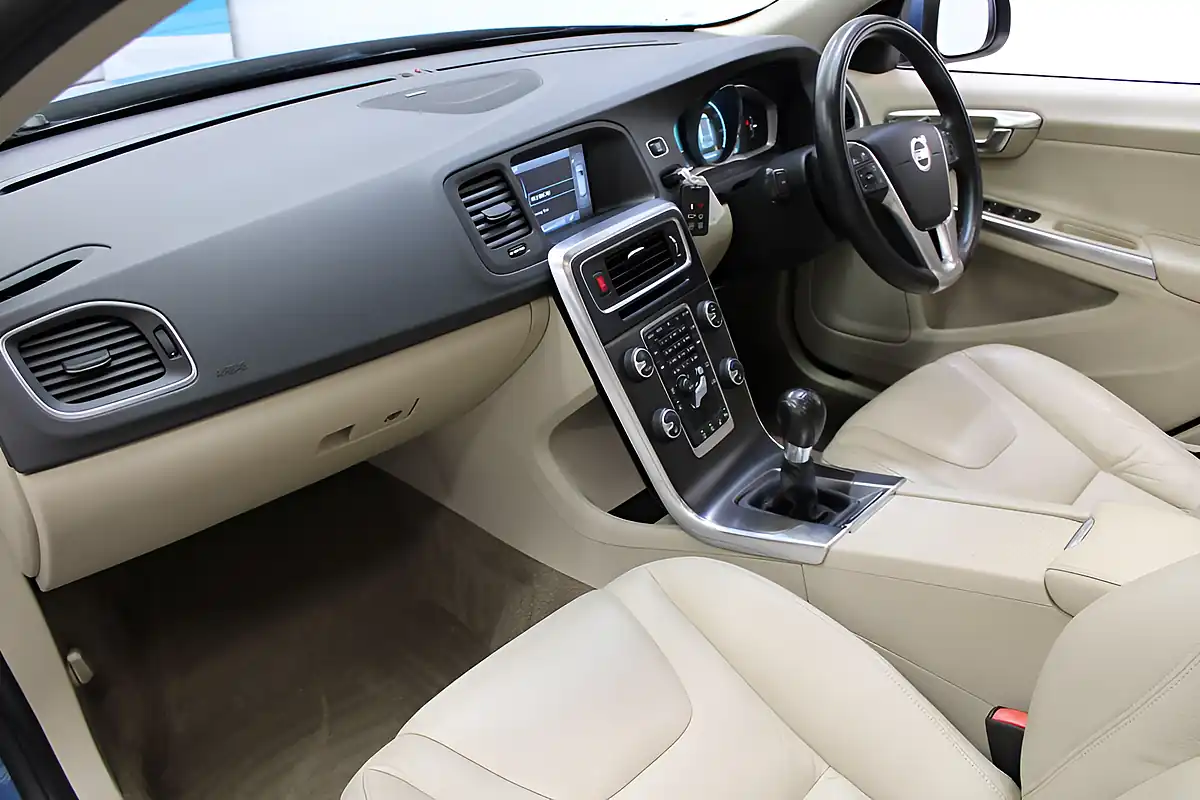 Used 2013 Volvo V60 Se Lux Nav Power Blue - Interior and Exterior details 2