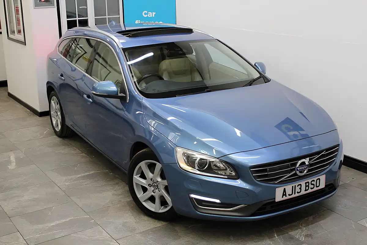 Used 2013 Volvo V60 Se Lux Nav Power Blue - Interior and Exterior details 6