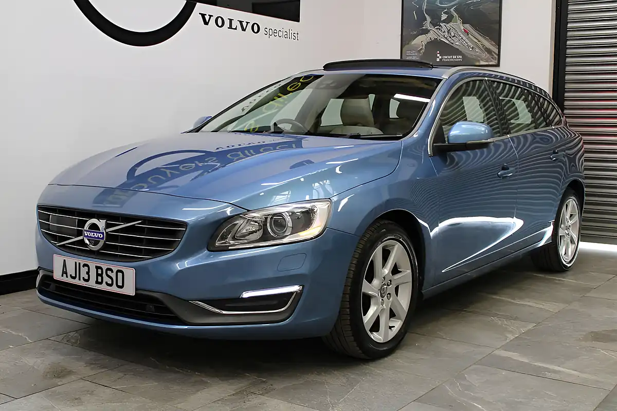 Used 2013 Volvo V60 Se Lux Nav Power Blue - Interior and Exterior details 8