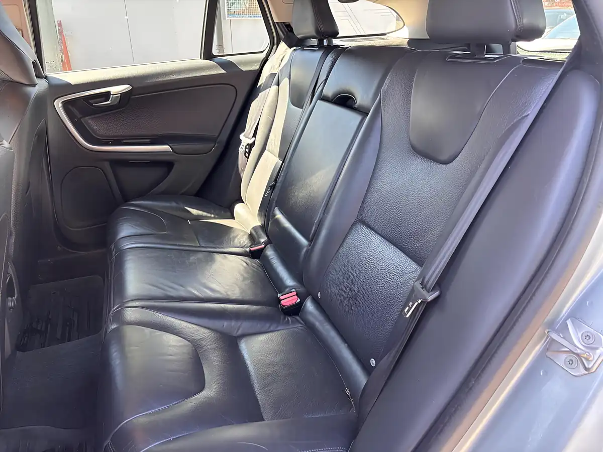 Used 2013 Volvo V60 Se Lux Nav Silver - Interior and Exterior details 12