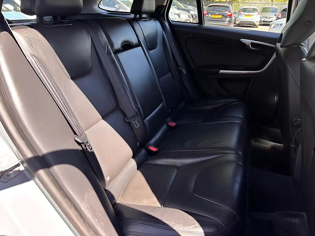 Used 2013 Volvo V60 Se Lux Nav Silver - Interior and Exterior details 13