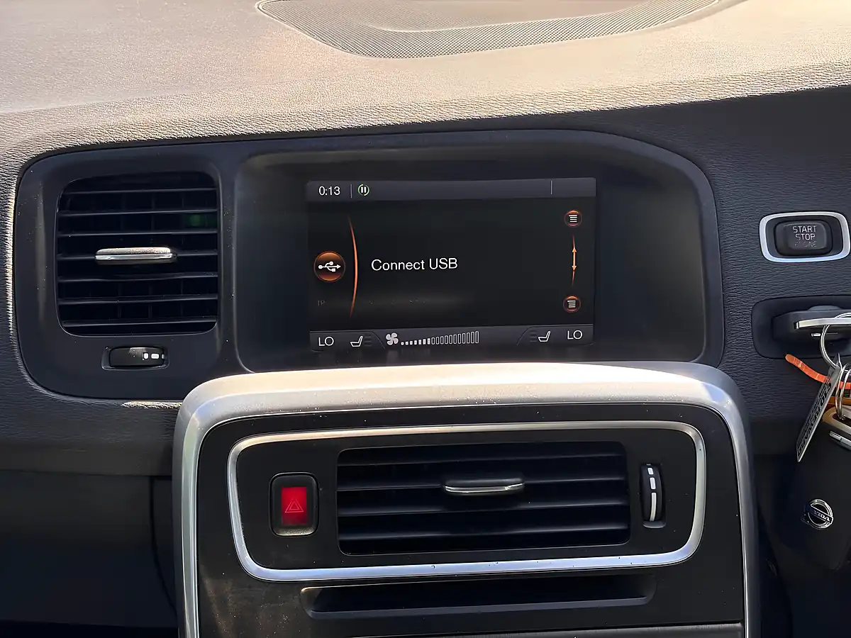 Used 2013 Volvo V60 Se Lux Nav Silver - Interior and Exterior details 14